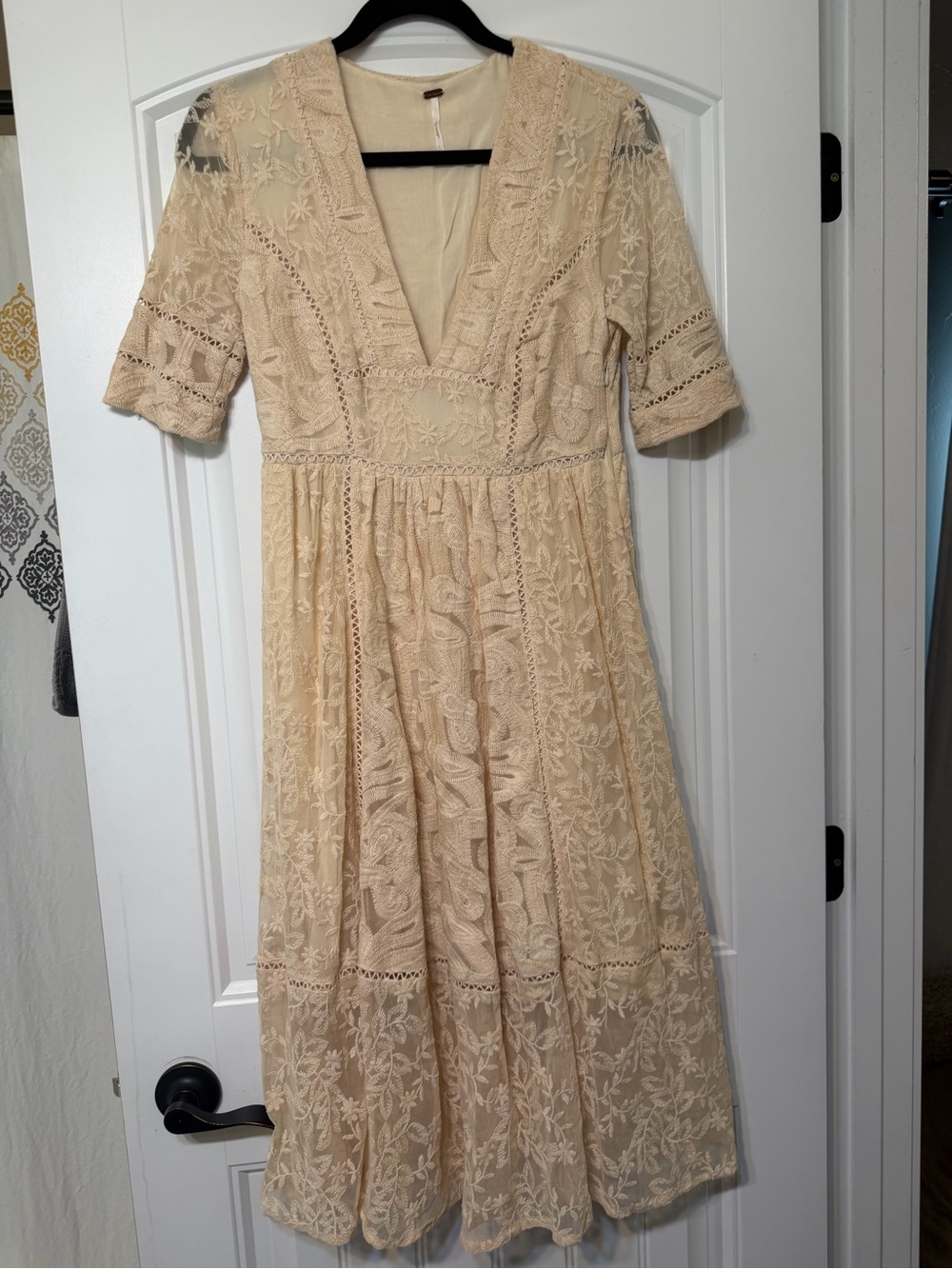 Free People Cream Lace V-Neck Midi Dress with Short Sleeves